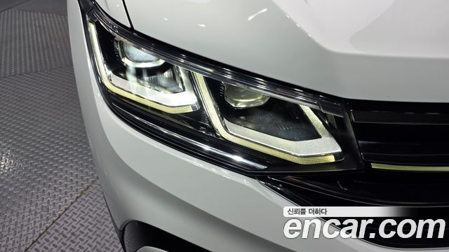 Volkswagen Tiguan Allspace 2.0 TSI Prestige 2023 — фото 22