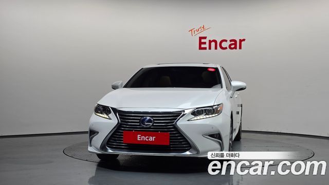 Lexus ES300h Executive XV60 2017 — фото 3