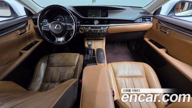 Lexus ES300h Executive XV60 2017 — фото 7