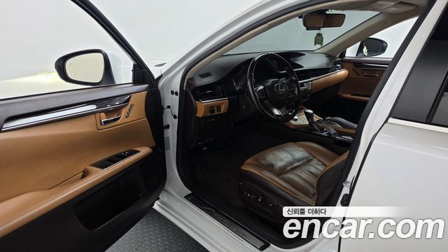 Lexus ES300h Executive XV60 2017 — фото 10