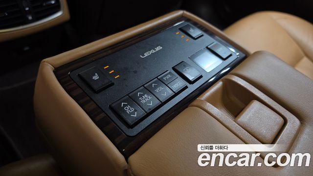 Lexus ES300h Executive XV60 2017 — фото 17