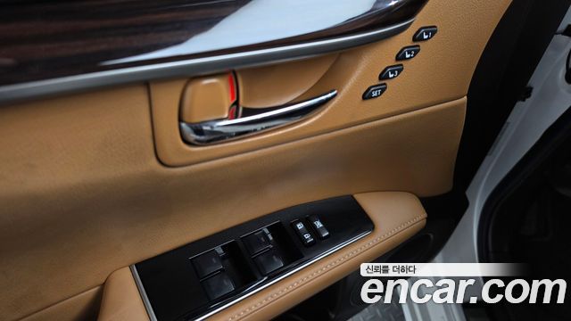 Lexus ES300h Executive XV60 2017 — фото 19