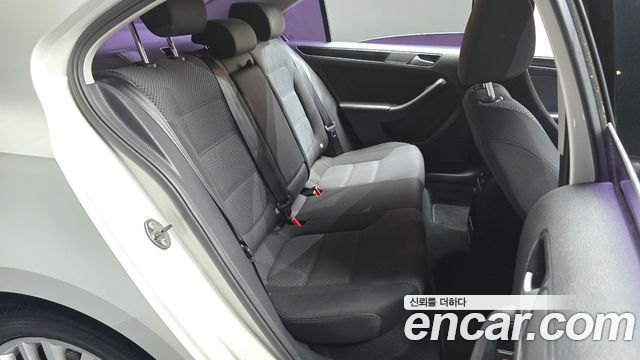 Volkswagen Jetta 1.6 TDI Blue Motion 6th 2014 — фото 15