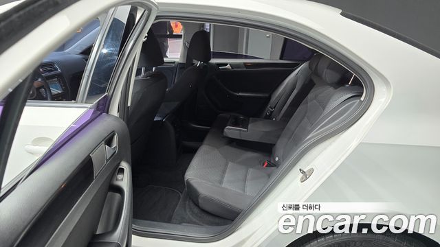 Volkswagen Jetta 1.6 TDI Blue Motion 6th 2014 — фото 16
