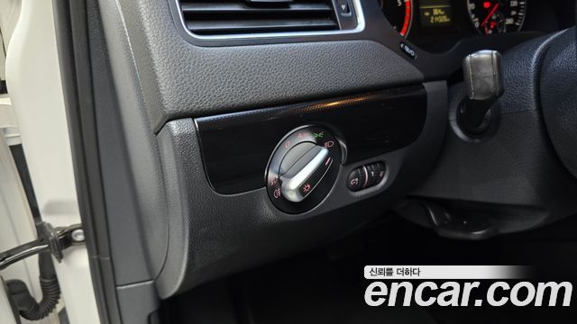 Volkswagen Jetta 1.6 TDI Blue Motion 6th 2014 — фото 20