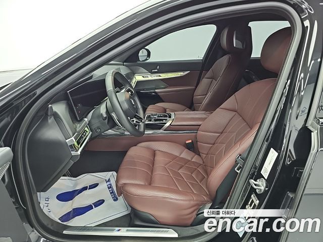 BMW 7 Series (G70) 740i sDrive M Sport 2023 — фото 15