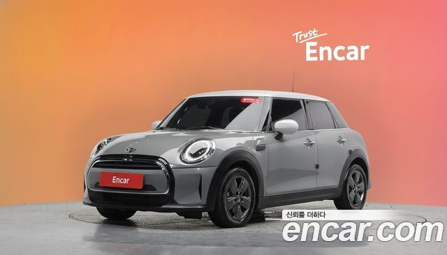 MINI Cooper 5Door Classic Third Generation 2023 — фото 1