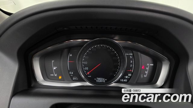 Volvo XC60 D3 1st 2017 — фото 8