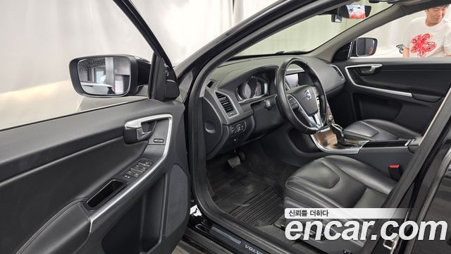 Volvo XC60 D3 1st 2017 — фото 10