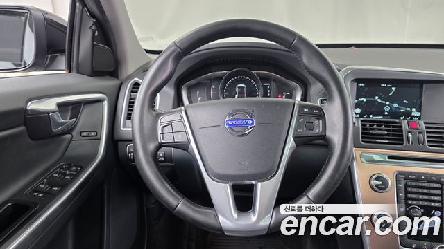 Volvo XC60 D3 1st 2017 — фото 13