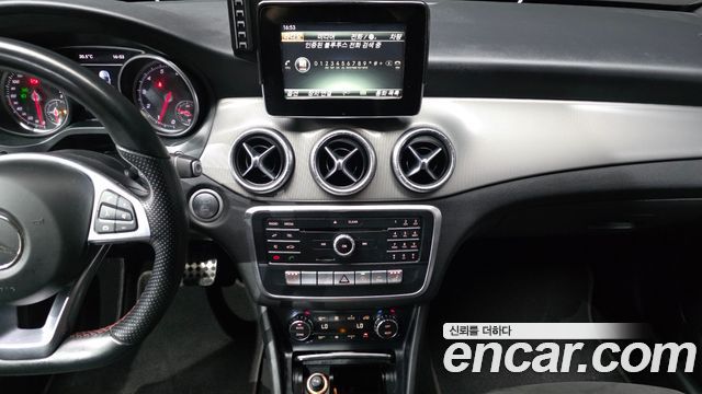 Mercedes-Benz CLA-Class (C117) CLA220 AMG Line 2018 — фото 17