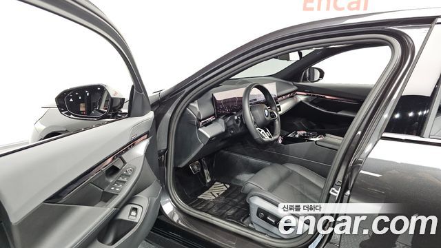 BMW 5 Series (G60) 530i xDrive M Sport 2024 — фото 10