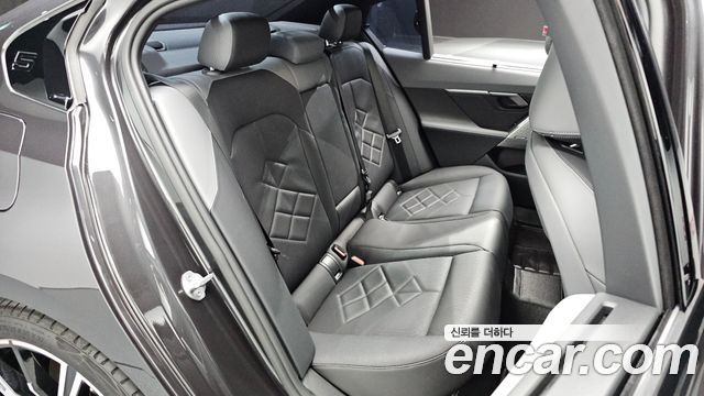 BMW 5 Series (G60) 530i xDrive M Sport 2024 — фото 11
