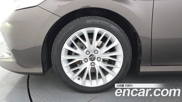 Toyota Camry (XV70) 2.5 XLE Hybrid 2019 — фото 5