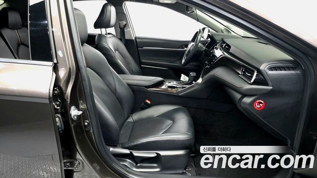 Toyota Camry (XV70) 2.5 XLE Hybrid 2019 — фото 11