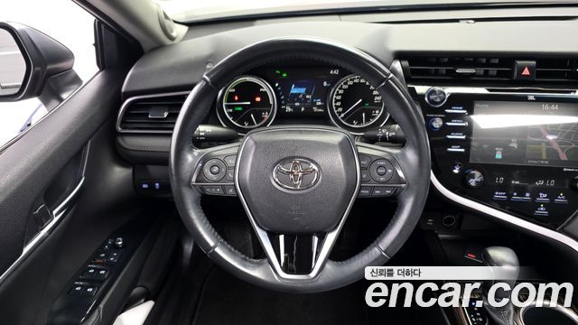 Toyota Camry (XV70) 2.5 XLE Hybrid 2019 — фото 13