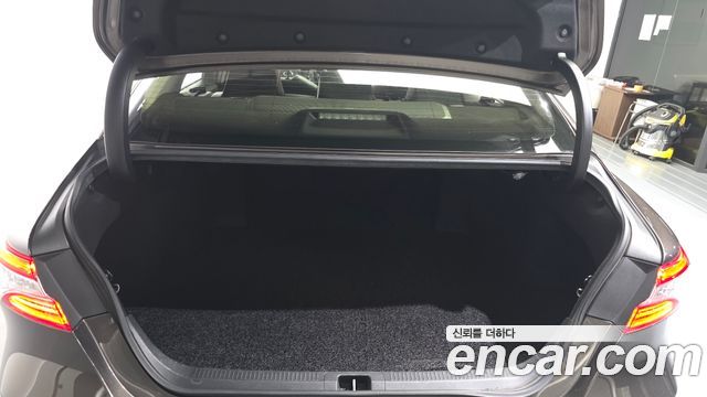 Toyota Camry (XV70) 2.5 XLE Hybrid 2019 — фото 20