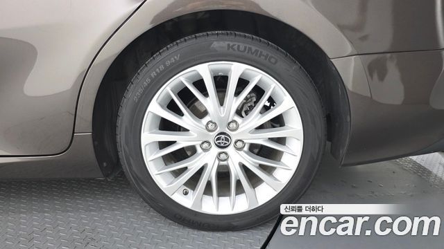 Toyota Camry (XV70) 2.5 XLE Hybrid 2019 — фото 21