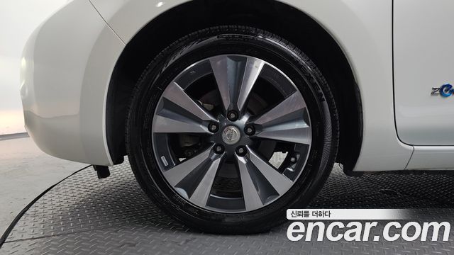 Nissan Leaf EV 2015 — фото 5
