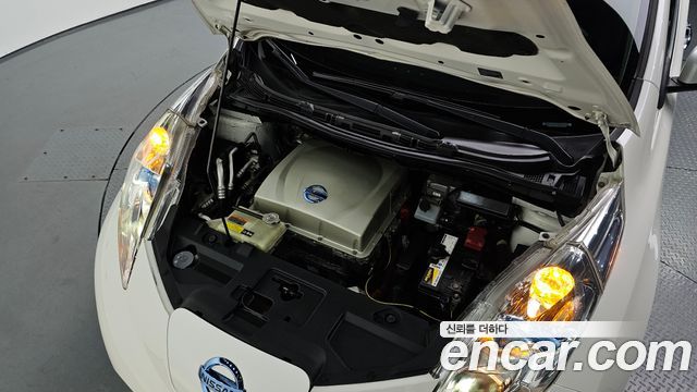 Nissan Leaf EV 2015 — фото 6