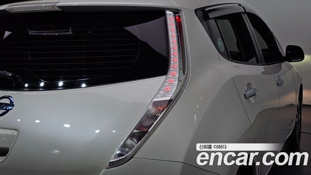 Nissan Leaf EV 2015 — фото 23