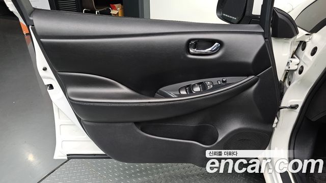 Nissan Leaf EV 2015 — фото 24