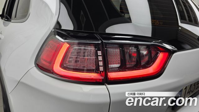 Jeep Cherokee (KL) 2.4 Limited AWD 2021 — фото 23