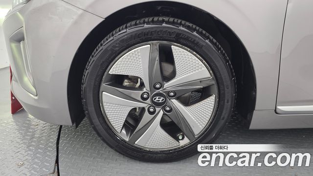 Hyundai Ioniq Hybrid 1.6 HEV Q 2020 — фото 5