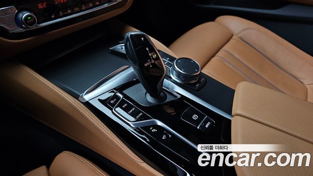 BMW 5 Series (G30) 520i M Sport 2023 — фото 9