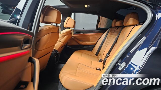BMW 5 Series (G30) 520i M Sport 2023 — фото 12