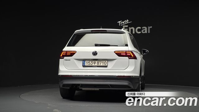 Volkswagen Tiguan (II) 2.0 TDI Premium 2020 — фото 4