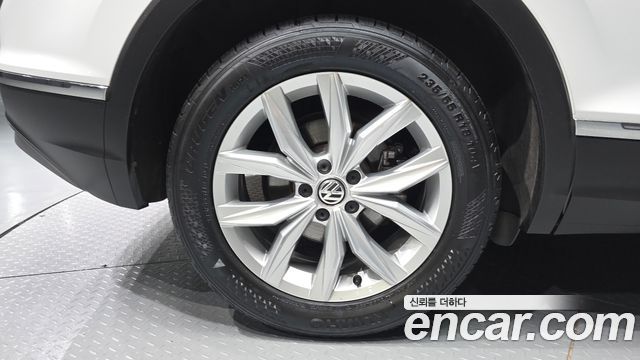Volkswagen Tiguan (II) 2.0 TDI Premium 2020 — фото 5