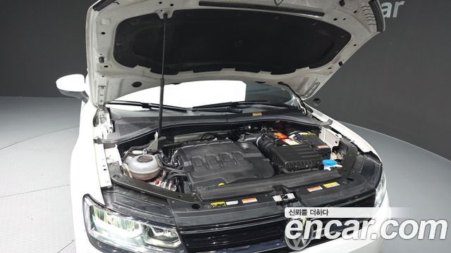 Volkswagen Tiguan (II) 2.0 TDI Premium 2020 — фото 6