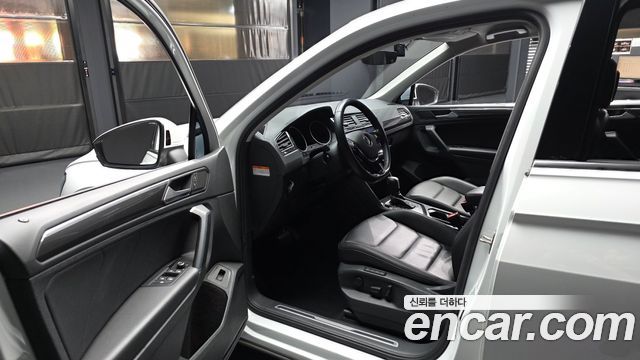 Volkswagen Tiguan (II) 2.0 TDI Premium 2020 — фото 10