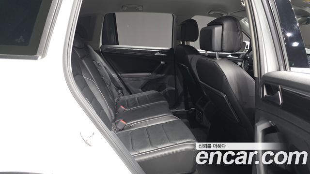 Volkswagen Tiguan (II) 2.0 TDI Premium 2020 — фото 12