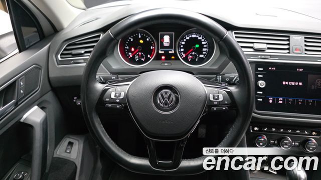 Volkswagen Tiguan (II) 2.0 TDI Premium 2020 — фото 13