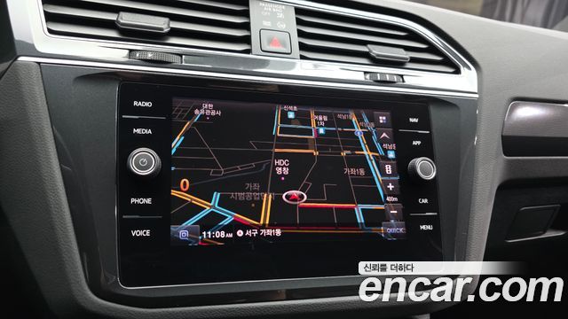 Volkswagen Tiguan (II) 2.0 TDI Premium 2020 — фото 15