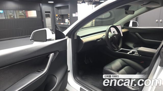Tesla Model Y Standard Range RWD 2021 — фото 10