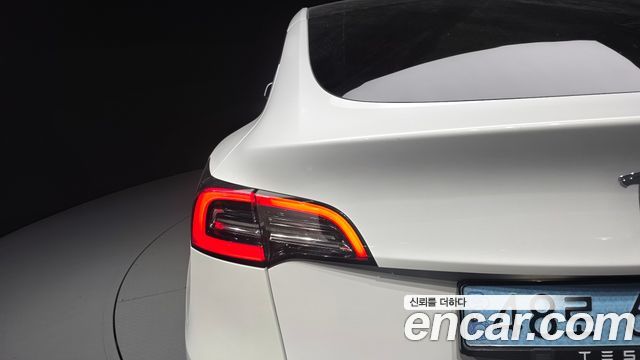 Tesla Model Y Standard Range RWD 2021 — фото 23