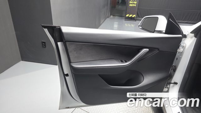 Tesla Model Y Standard Range RWD 2021 — фото 24