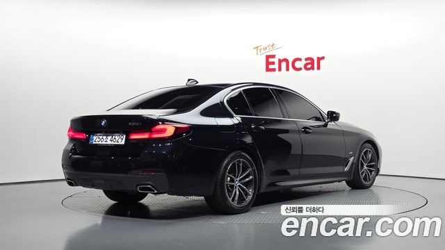 BMW 5 Series (G30) 520i M Sport 2022 — фото 2