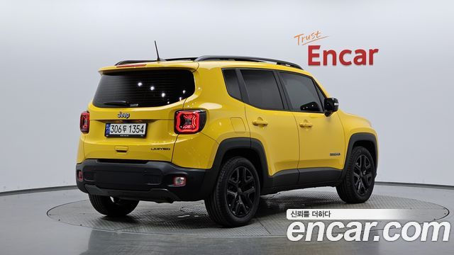 Jeep Renegade 1.3 Limited 2023 — фото 2