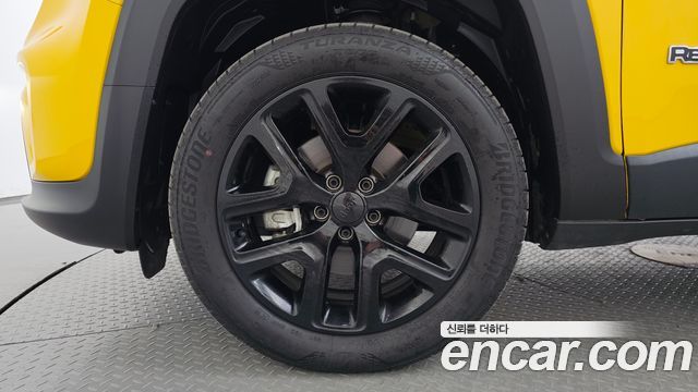 Jeep Renegade 1.3 Limited 2023 — фото 5