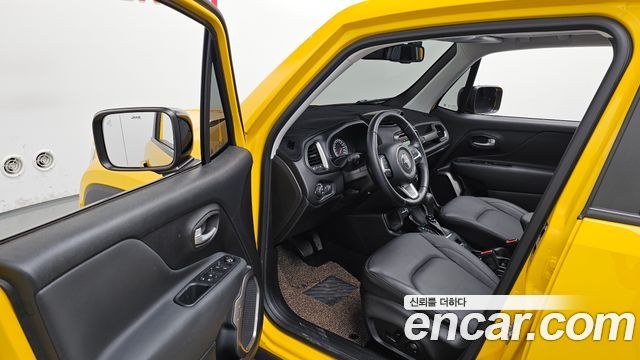 Jeep Renegade 1.3 Limited 2023 — фото 10