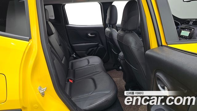 Jeep Renegade 1.3 Limited 2023 — фото 12