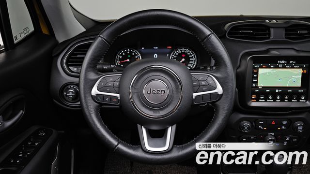 Jeep Renegade 1.3 Limited 2023 — фото 13