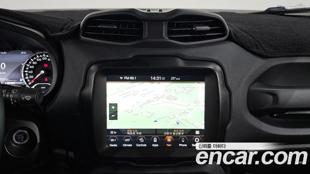 Jeep Renegade 1.3 Limited 2023 — фото 14