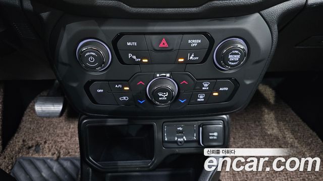 Jeep Renegade 1.3 Limited 2023 — фото 19