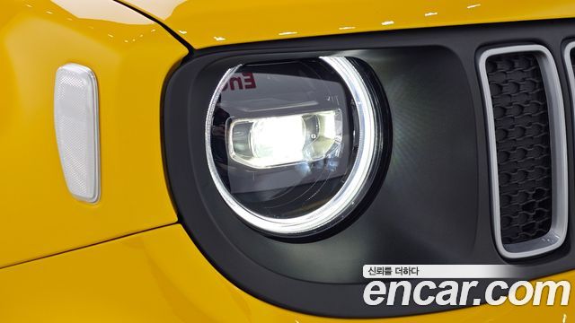 Jeep Renegade 1.3 Limited 2023 — фото 22