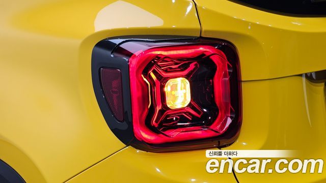 Jeep Renegade 1.3 Limited 2023 — фото 23